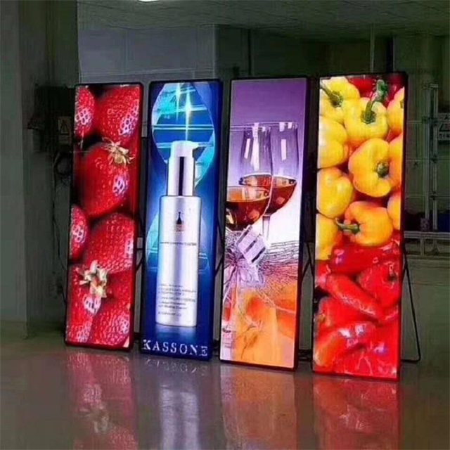 Tela de exibição de cartaz LED digital de alto brilho de vários tamanhos para interior móvel de fábrica P2 P2.5